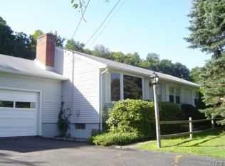 4 Edwards Dr, Brookfield, CT 06804