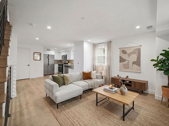 3rd image of 171 S Hoover St #169-1/2