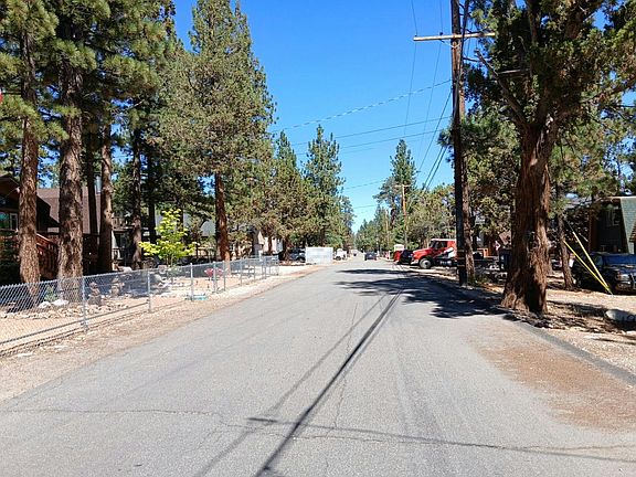 4th image of 621 Pine Ln