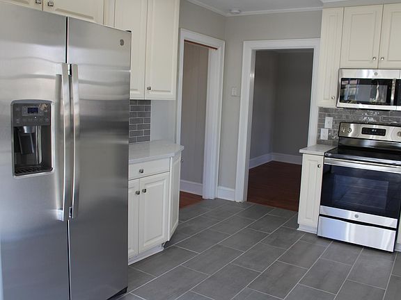 5th image of 901 Romany Rd