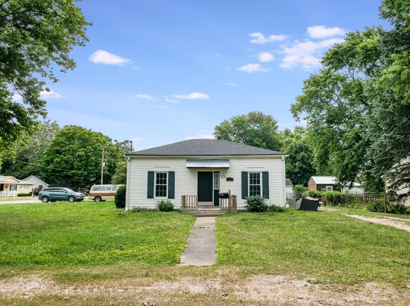 701 S Embarras Ave, Tuscola, IL 61953