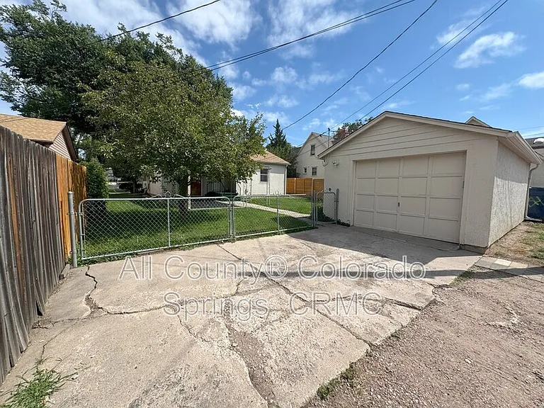 1407 E Platte Ave — Photo 27