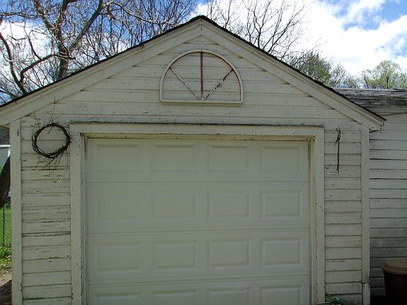 5th image of 324 Lincoln St