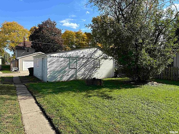 3rd image of 117 S Elmwood Ave