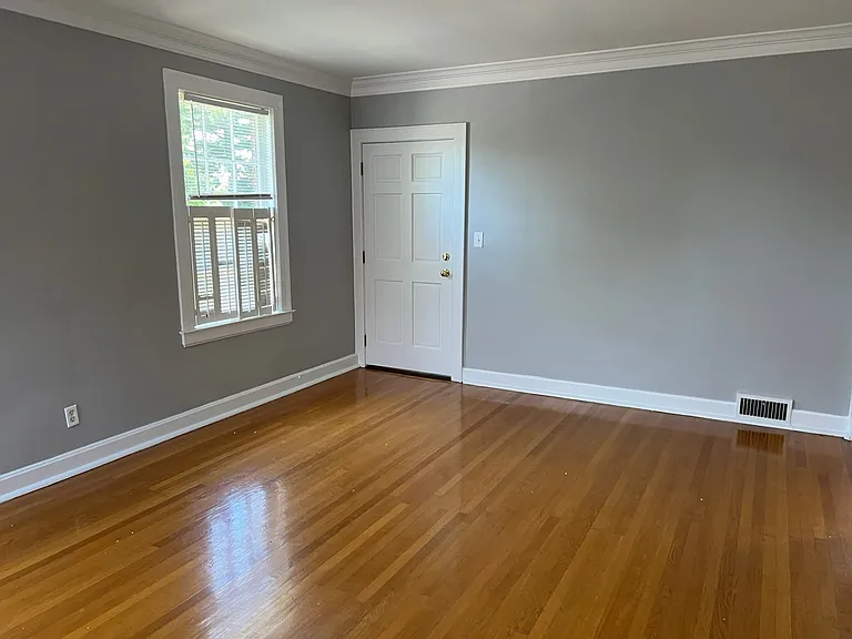 2421 Boulevard Napoleon #2 — Photo 3