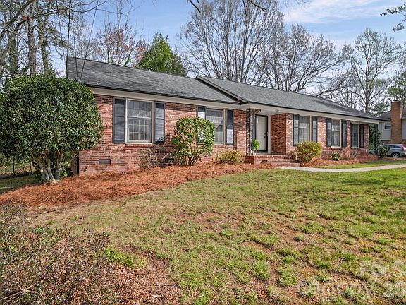 2nd image of 1628 Dixon Rd