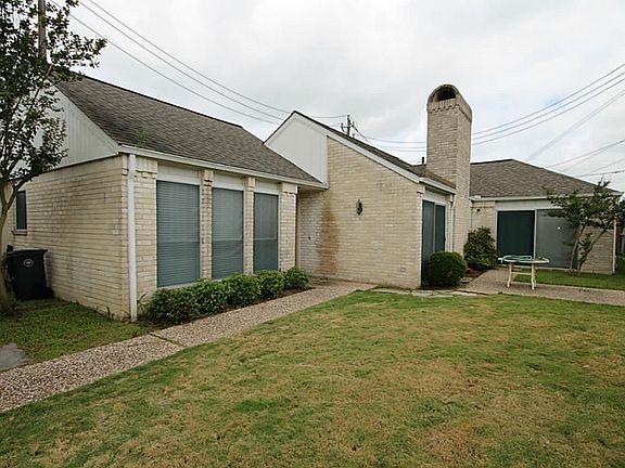 2nd image of 2727 Country Club Blvd