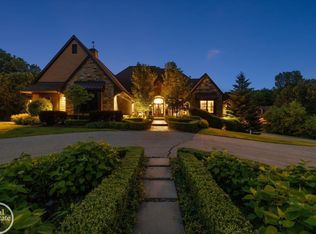 2940 W Buell Rd, Oakland, MI 48363