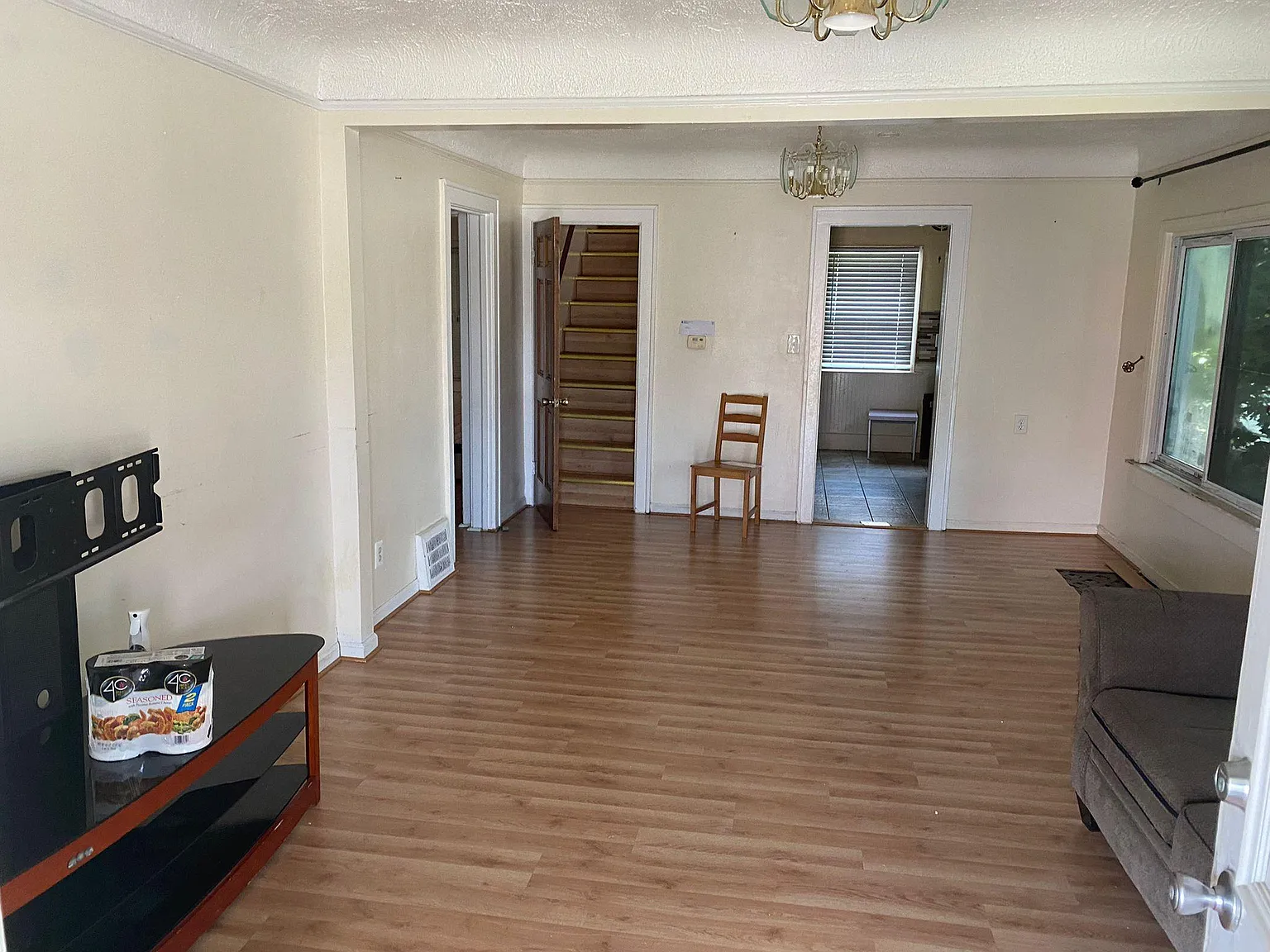 4 bed, 1.5 bath, 1152 sqft, $1,800 — Photo 4