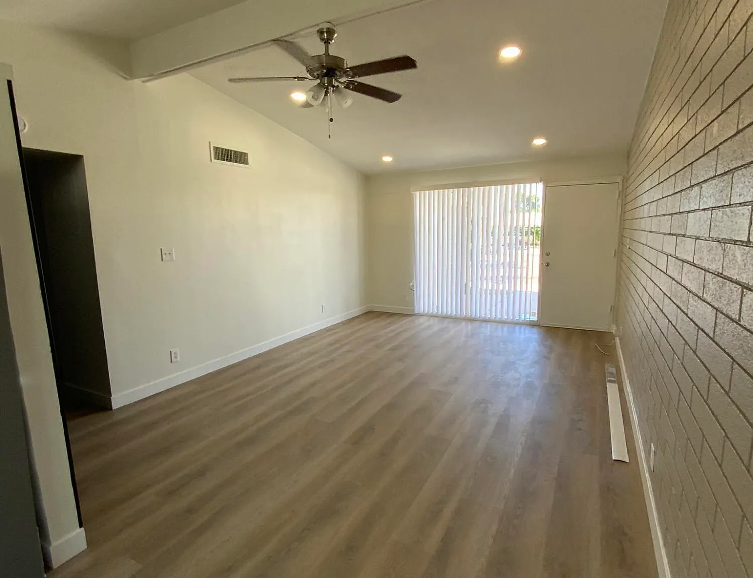 2 bed, 2.0 bath, 3657 sqft, $1,495 — Photo 4