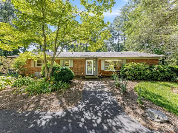 138 Surry Ln, Hendersonville, NC 28791