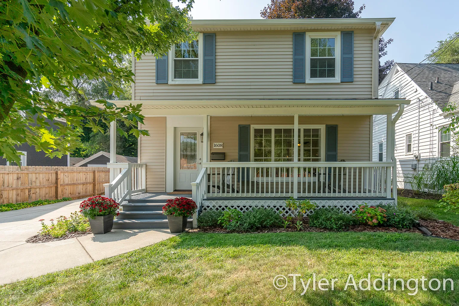 1608 Hall St SE photo 1