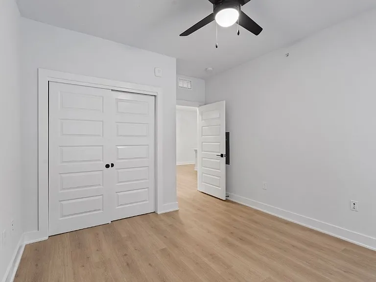2500 Longview St #105 — Photo 28