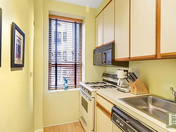 2nd image of 157 W 79th St APT 5C