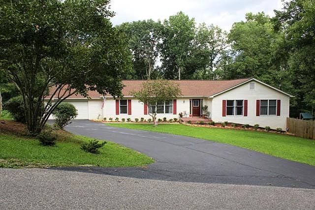 1st image of 905 Riverbend Dr