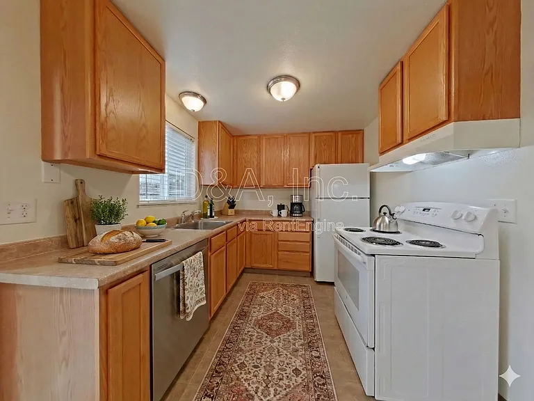 136 NE Conifer Blvd #3 — Photo 4