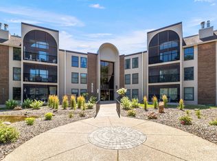 9550 Collegeview Rd APT 321, Bloomington, MN 55437