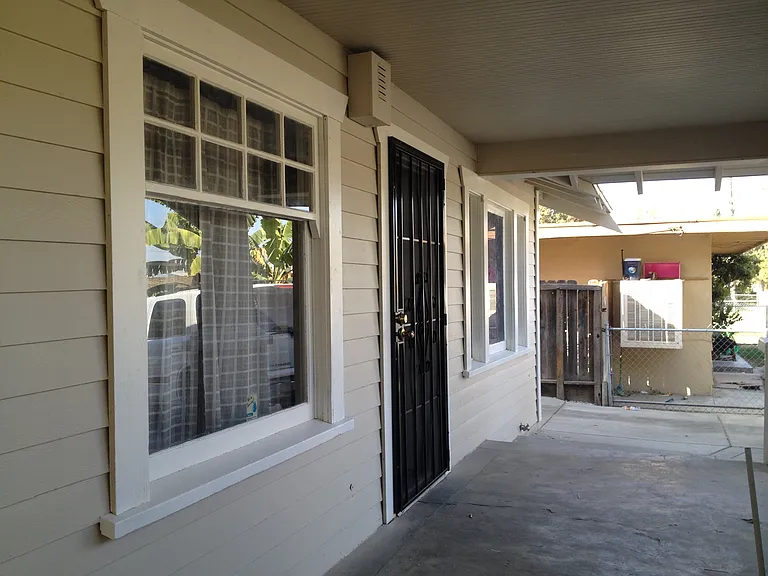 3506 E Illinois Ave — Photo 2