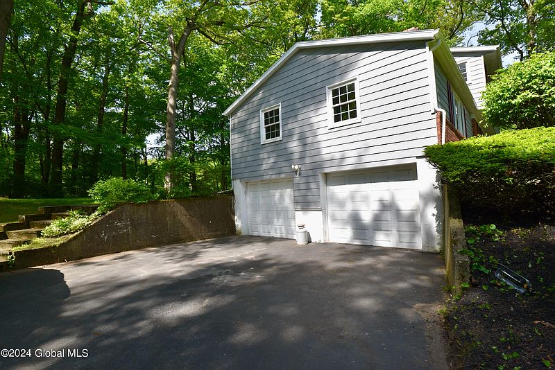 5th image of 21 Glenwood Drive