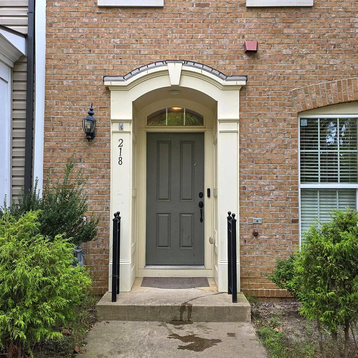 3 bed, 2.5 bath, 2272 sqft, $3,200 — Photo 4