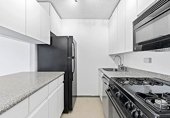 5th image of 270 W 17th St APT 4A