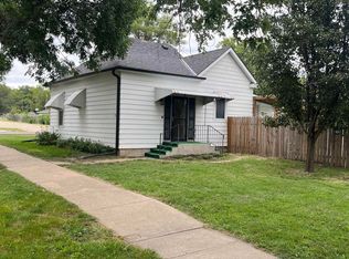 724 G St, Fairbury, NE 68352
