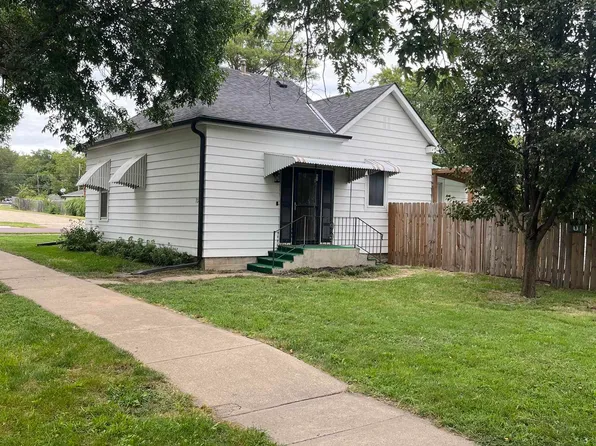 724 G St, Fairbury, NE 68352