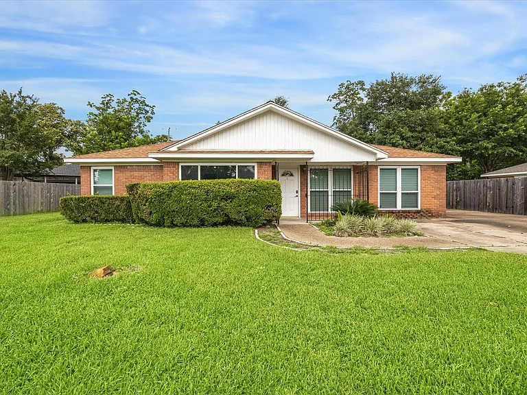 3613 Lazy Spring Dr — Photo 1