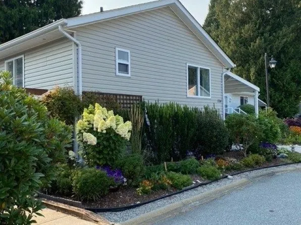 4510 Sunshine Coast Hwy #114, Sechelt, BC V7Z 0T5