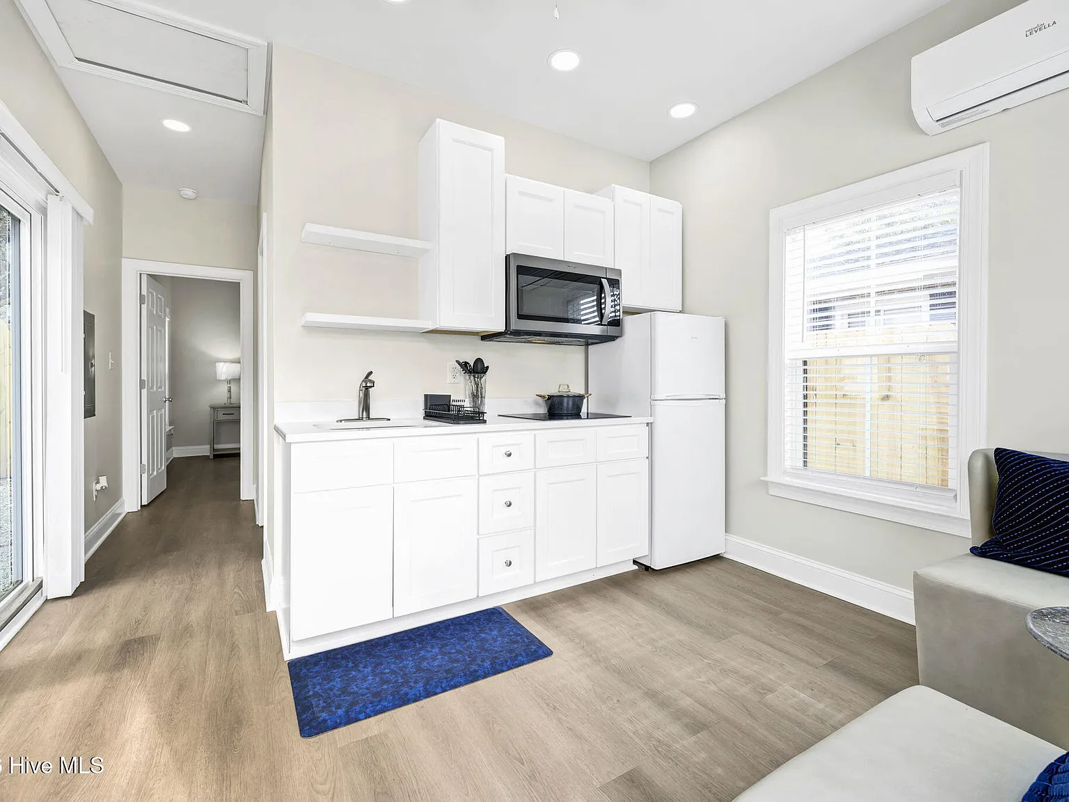 1 bed, 1.0 bath, $1,600 — Photo 3