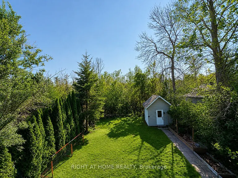 2610 Leonard St — Photo 27