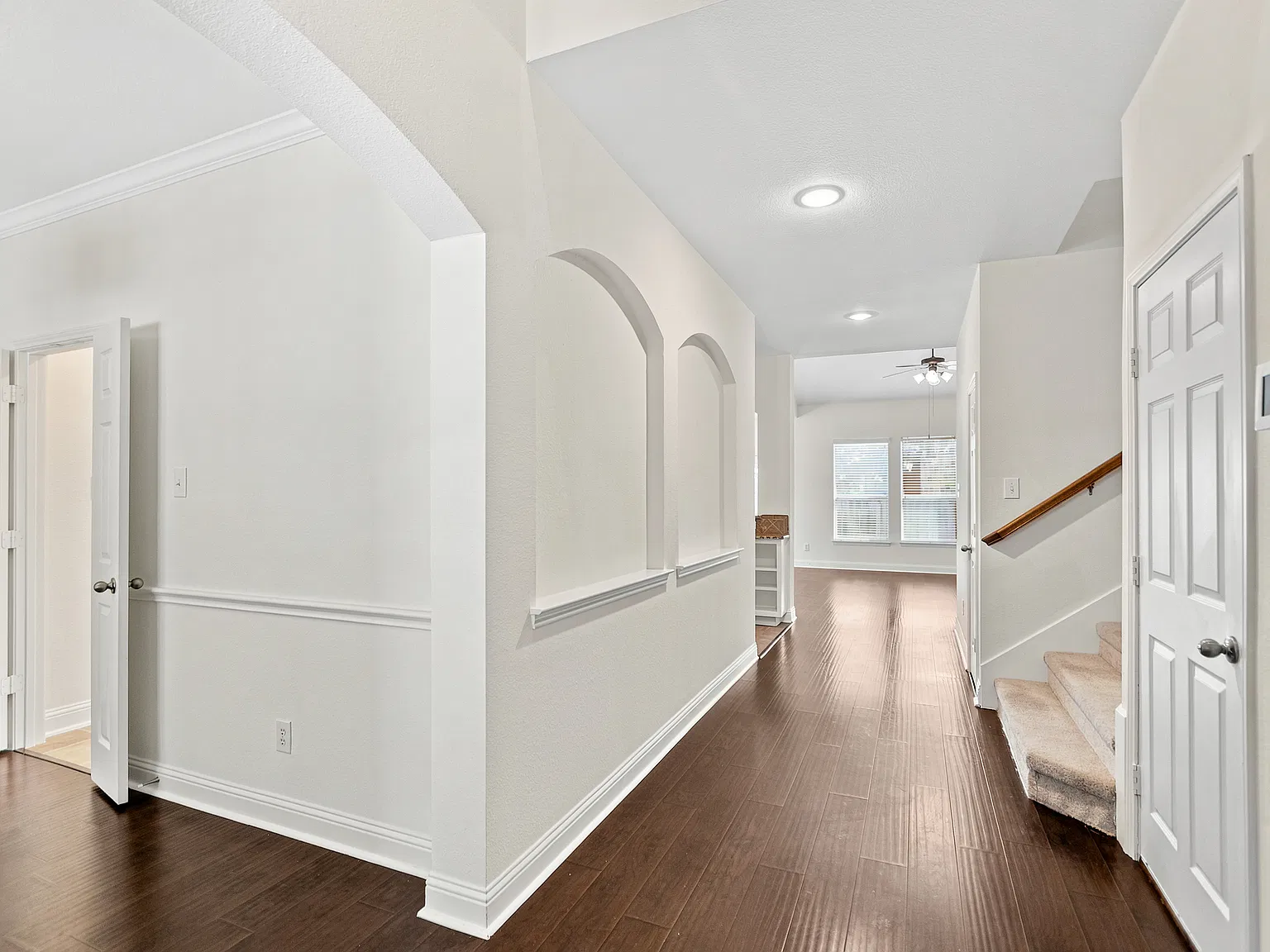 4 bed, 2595 sqft, $2,600 — Photo 4