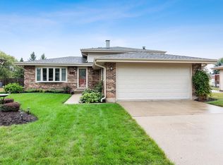 951 Balsam Ln, Bartlett, IL 60103
