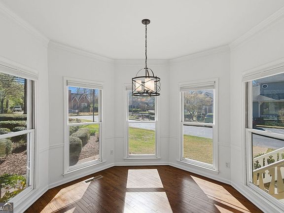 5th image of 2340 Brockett Rd