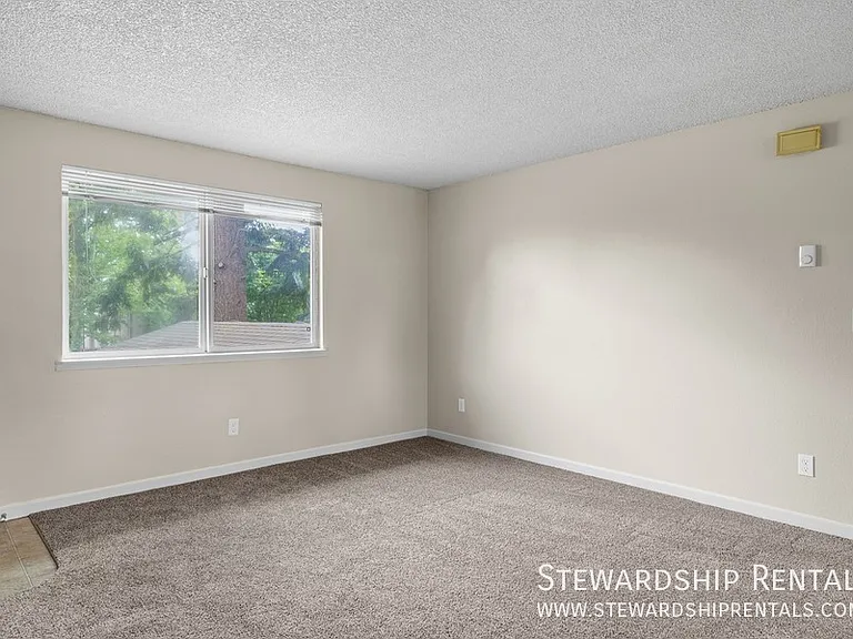 1359 Liberty St NE — Photo 6