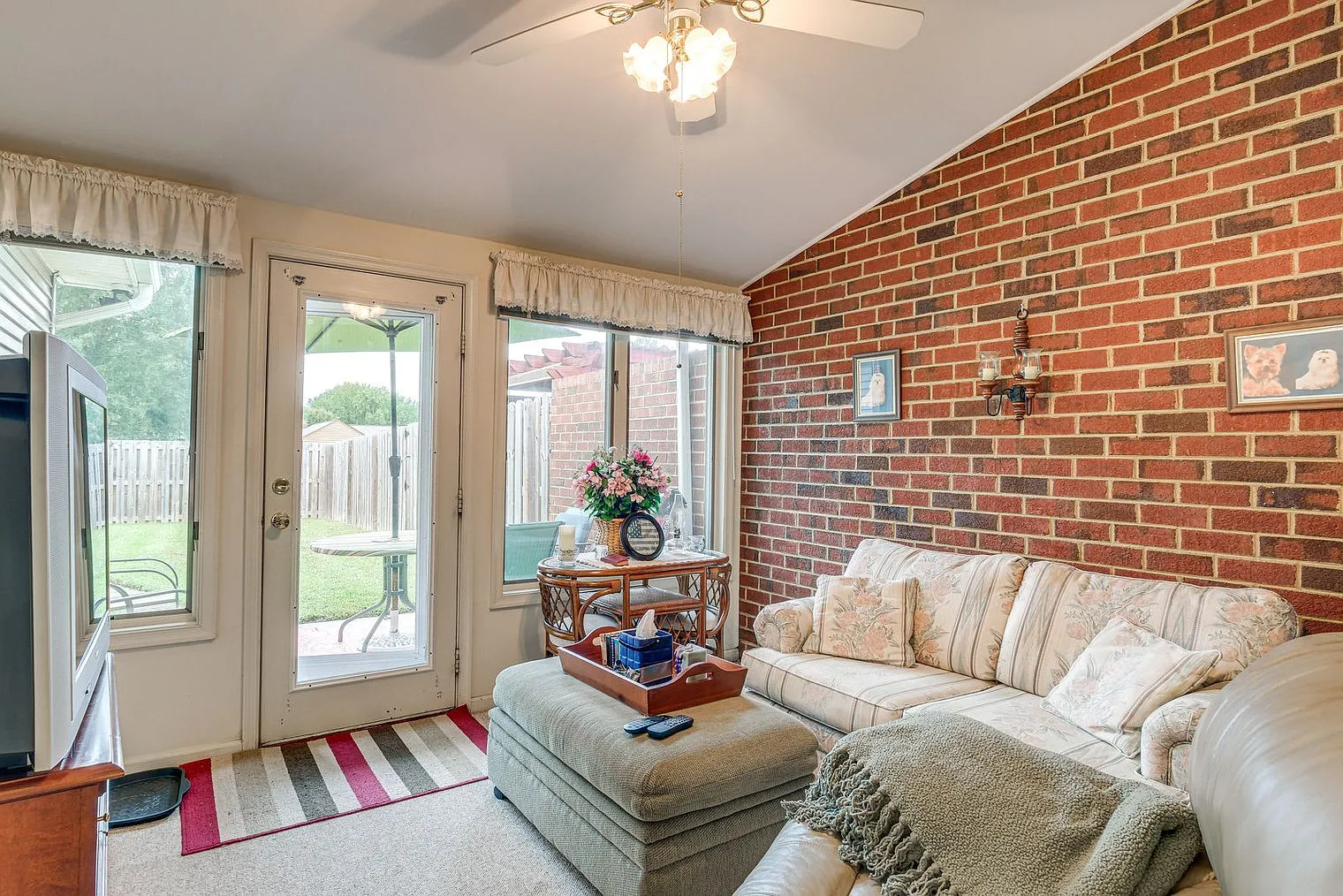 2 bed, 2.0 bath, 1399 sqft, $2,741 — Photo 1