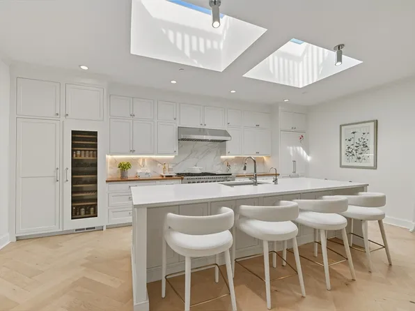 617 E 7th St #3, Boston, MA 02127