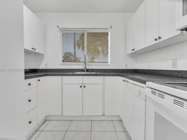 843 NW 7th St Unit 845, Hallandale, FL 33009