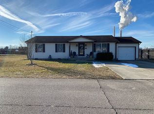 96 Hawthorne Ln, Point Pleasant, WV 25550