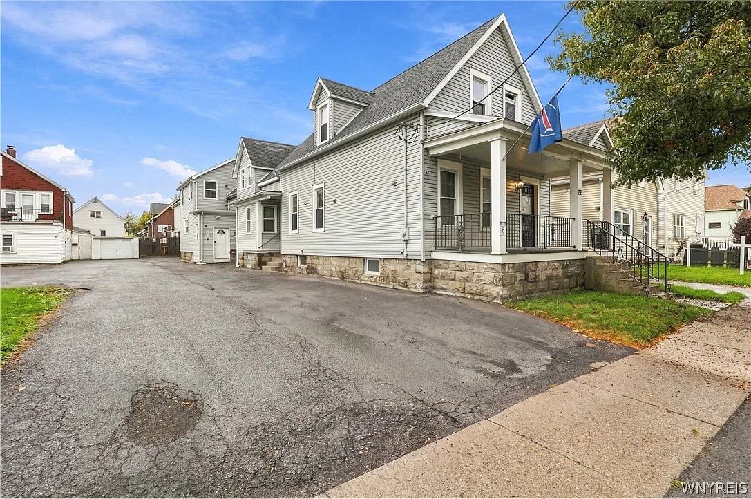 4 bed, 2.0 bath, 1685 sqft, $1,900 — Photo 1