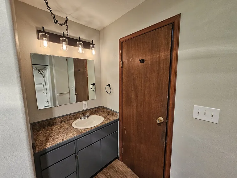 Second level full bath.