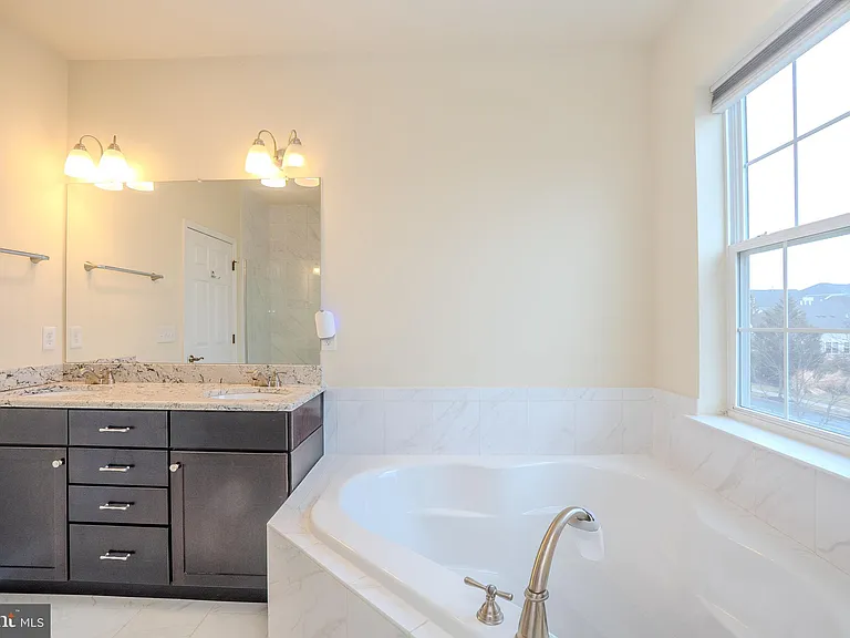 1802 Yearling Ct — Photo 44