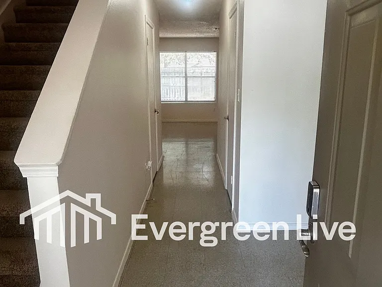 90 Valtameri Ct — Photo 2