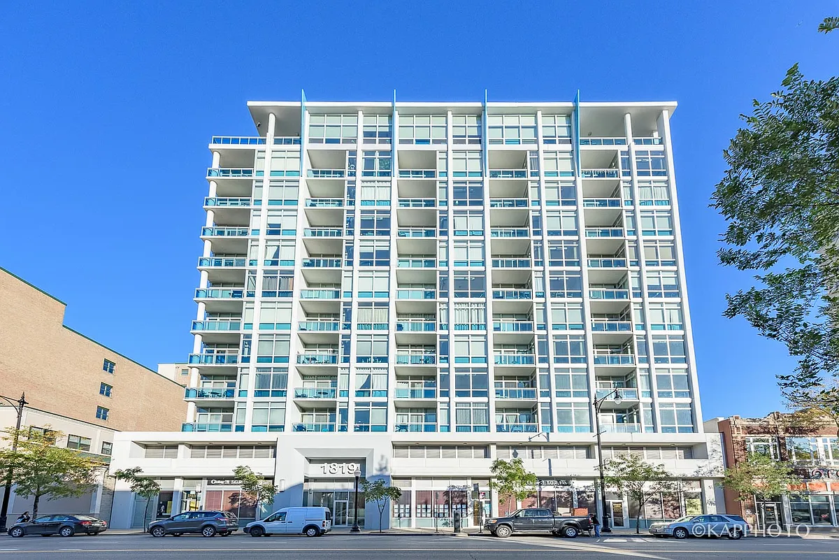 Building Photo - 1819 S Michigan Ave #807