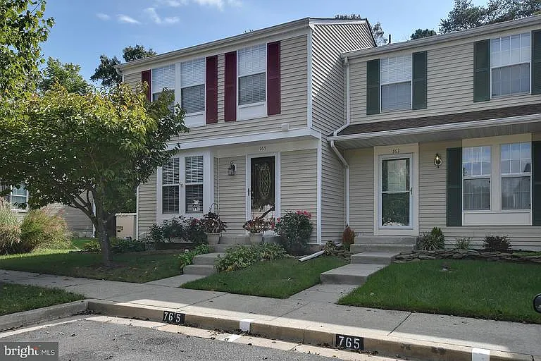 765 Willowby Run photo 1