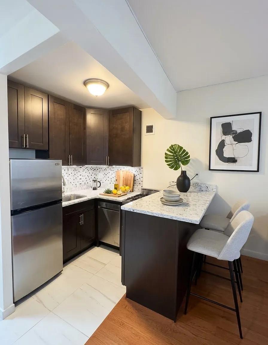 7 East 32nd Street — Photo 2