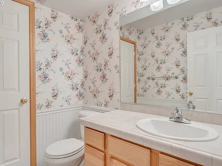 765 SE 8th Ave — Photo 13