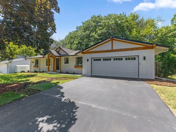 8030 Erie Ave, Chanhassen, MN 55317