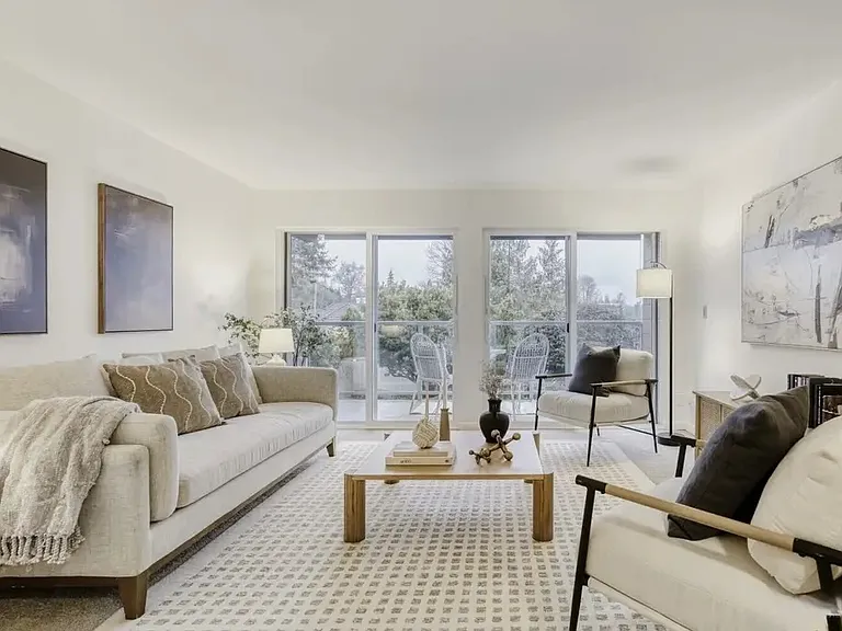 2501 Canterbury Ln E #215 — Photo 3