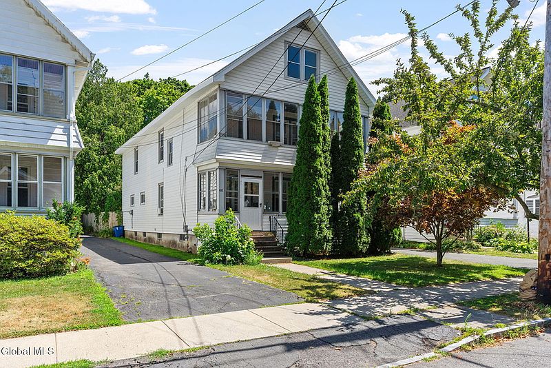 3rd image of 60 Pinewood Avenue